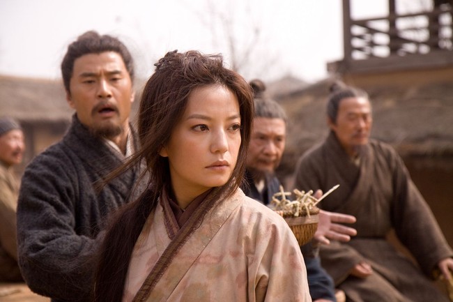 Vicky Zhao Wei memerankan Mulan dalam film berjudul Mulan: Rise of a Warrior yang rilis pada 2009. Berbeda dari versi Liu Yifei yang digambarkan berjuang untuk keluarga dan negara, Mulan versi Zhao Wei lebih menitikberatkan pada pertaruhan nyawa untuk pria yang dicintainya. Foto: Starlight International