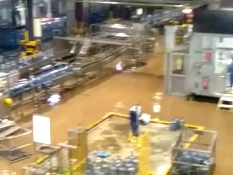Pabrik Aqua di Sukabumi ikut terendam banjir