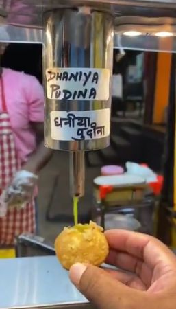Penjual Makanan Kreatif Bikin Tempat Saus Unik