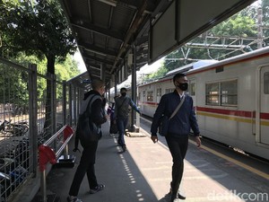 Satgas COVID-19 RI Keluarkan Prokes Terbaru, Warga Boleh Copot Masker di KRL-Bus