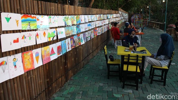 Pinggiran Sungai di Bantul Jadi Lokasi Pameran Lukisan Anak-anak