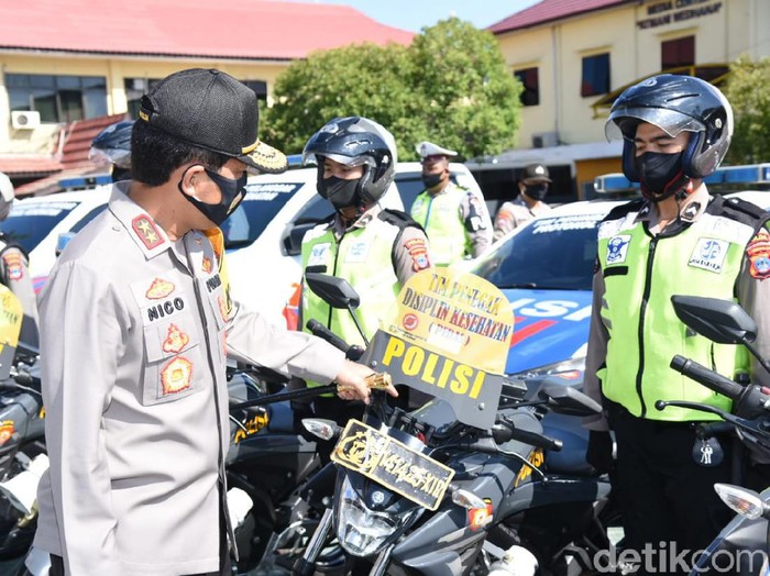 Polda Kalsel terjunkan Tim Pedas dalam mendukung Operasi Yustisi untuk penegakan protokol kesehatan (M Risanta/detikcom)