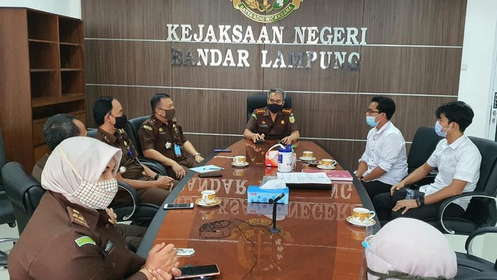 Polresta Bandar Lampung melakukan pelimpahan berkas tahap satu kasus penikaman Syekh Ali Jaber ke Kejari Bandar Lampung (dok. Polda Lampung)