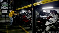 Di lahan seluas 250 M persegi ini bisa menampung sepeda motor sebanyak 750 unit.