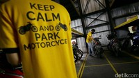 Sistem Compact Motorcycle Storage (CMS) menjadi sebuah terobosan yang memberikan kenyamanan, keamanan dan ketertiban bagi pengguna sepeda motor di Indonesia. Sistem ini juga menjadi sebuah inovasi yang ideal untuk kota-kota besar berpenduduk padat seperti Jakarta.