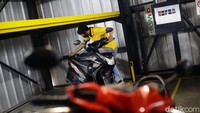 Para pemilik motor hanya perlu menaruh kendaraan di area drop point lalu para petugas akan mengatur peletakan di dalam CMS. Tidak seperti di tempat parkir pada umumnya, motor diatur agar tidak berdesakkan dengan motor lain dan dipantau dengan kamera CCTV.
