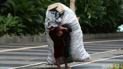 Potret Kehidupan Pemulung di Tengah Pandemi