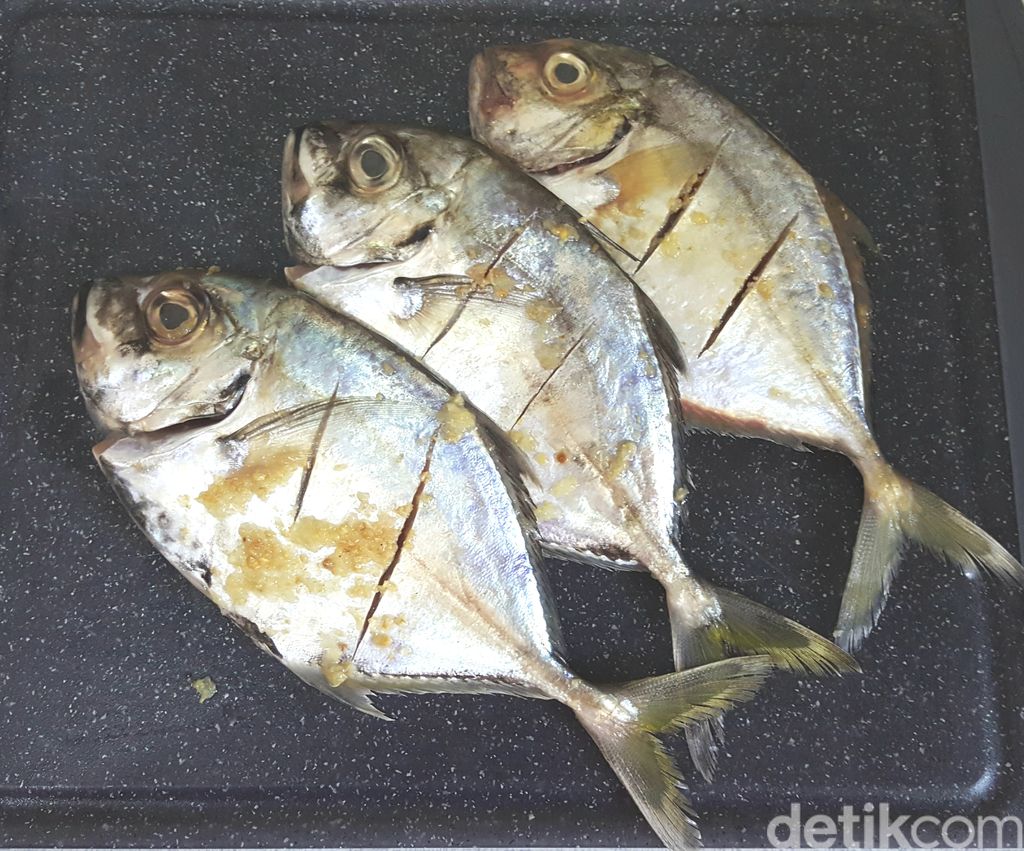 Resep Pesmol Ikan Kuwe yang Gurih Pedas