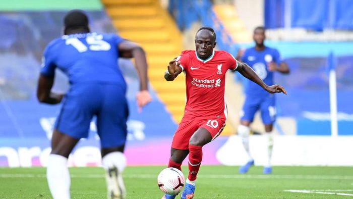Sadio Mane LONDON, ENGLAND - SEPTEMBER 20: Sadio Mane of Liverpool on his way to scoring his teams second goal during the Premier League match between Chelsea and Liverpool at Stamford Bridge on September 20, 2020 in London, England. (Photo by Michael Regan/Getty Images)
