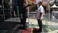 Bahkan menurut pengelola, di hari libur seperti akhir pekan pun mal tidak ramai.