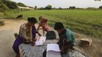 Sekolah Jalanan Untuk Warga Miskin di India