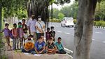 Sekolah Jalanan Untuk Warga Miskin di India