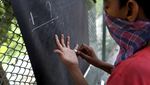 Sekolah Jalanan Untuk Warga Miskin di India