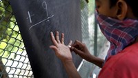 Veena berharap bisa merekrut lebih banyak relawan untuk mengajar kelas pinggir jalan.  