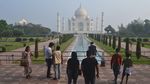 TaJ Mahal Buka di Tengah Lonjakan Kasus Corona di India