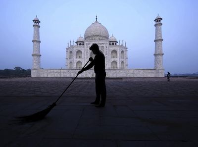 TaJ Mahal Buka di Tengah Lonjakan Kasus Corona di India