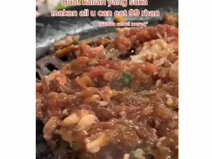 Temukan Kecoa Saat Makan di Resto AYCE