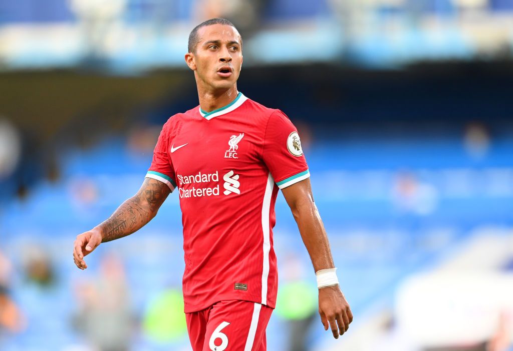 Thiago Alcantara LONDON, ENGLAND - SEPTEMBER 20: Thiago Alcantara of Liverpool in action during the Premier League match between Chelsea and Liverpool at Stamford Bridge on September 20, 2020 in London, England. (Photo by Michael Regan/Getty Images)