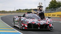 Hypercar Toyota bertenaga hampir 1.000 dk itu dipamerkan di Sirkuit Le Mans, Prancis, untuk memperseiapkan balapan antar supercar. Foto: Toyota Gazoo Racing