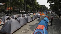 Penampakan ratusan tenda yang memenuhi jalan di kawasan Juarez Avenue, Kota Meksiko.