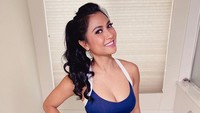 Penampilannya itu pun membuat para netizen riuh usai melihat lekuk tubuh seksinya. Dok. Instagram/uliaulianiofficial