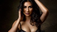 Aktris berusia 34 tahun tersebut masih menjadi model di Amerika Serikat.  Dok. Instagram/uliaaulianiofficial