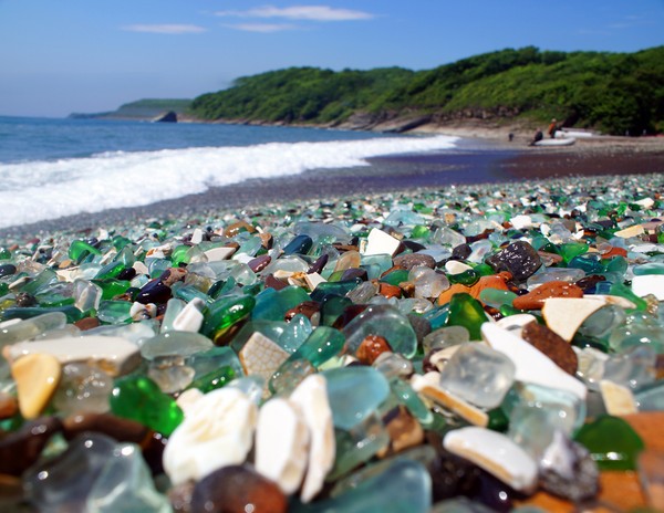 Foto Pasir  Pantai Kaca  Unik dari Limbah Botol