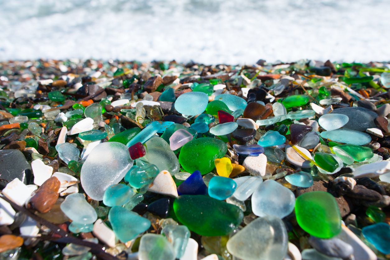 Karena Limbah Botol Pantai Ini Jadi Punya Pasir  Kaca 