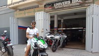 Jika Z1000 menggendong mesin 1.403 cc g mesin berkapasitas 1.043 cc, 4 tak DOHC 4 silinder segaris dengan 6 percepatan dan mampu menyemburkan tenaga hingga 142 PS di 10.000 RPM, dengan torsi maksimal mencapai 111 Nm di 7.300 RPM. Sedangkan Yamax Z400 punya jantung yang lebih kecil, motor ini dibenamkan mesin 400 cc 4-tak dua silinder segaris dengan 6-percepatan yang diklaim bisa mencapai torsi 24 Nm dan kecepatan maksimal 155 km/jam. Foto: Dok. Facebook Universe Bike Maroc