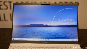 Laptop ini mengusung bezel tipis dengan layar yang memiliki screen-to-body ratio hingga 90%. (Foto: Adi Fida Rahman/detikINET)