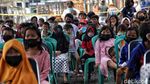 Aksi Jenaka Para Badut Hibur Anak-anak Korban Kebakaran