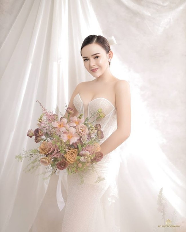Buket bunga bernuansa rustic dari Liliane Florist menambah kesan romantis. Foto: Instagram/@fdphotography90