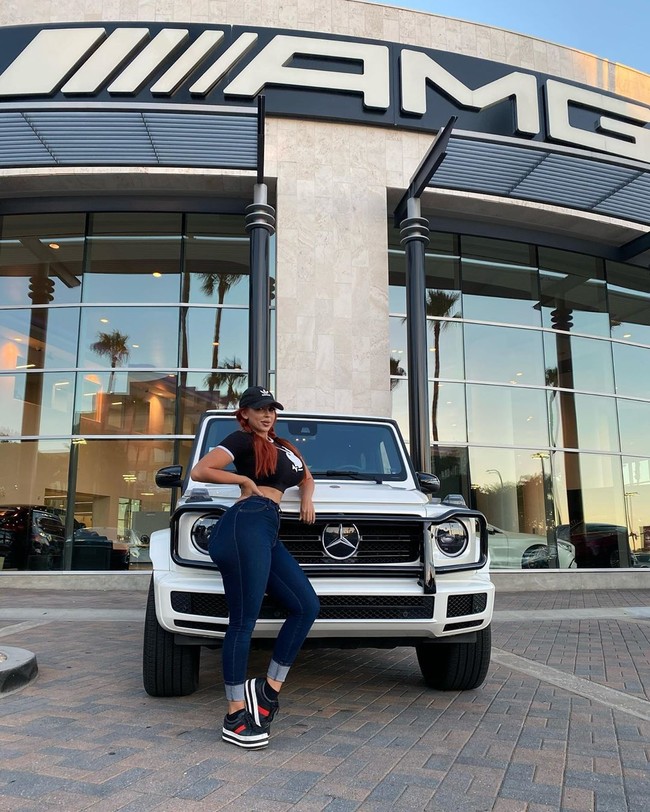 Kerap memamerkan dada palsunya, Amanda kini mendapatkan US$ 2 juta atau sekitar Rp 29 miliar dari Only Fans. Payudara wanita 26 tahun itu kerap jadi sorotan karena ukurannya yang tak wajar. Foto: Instagram