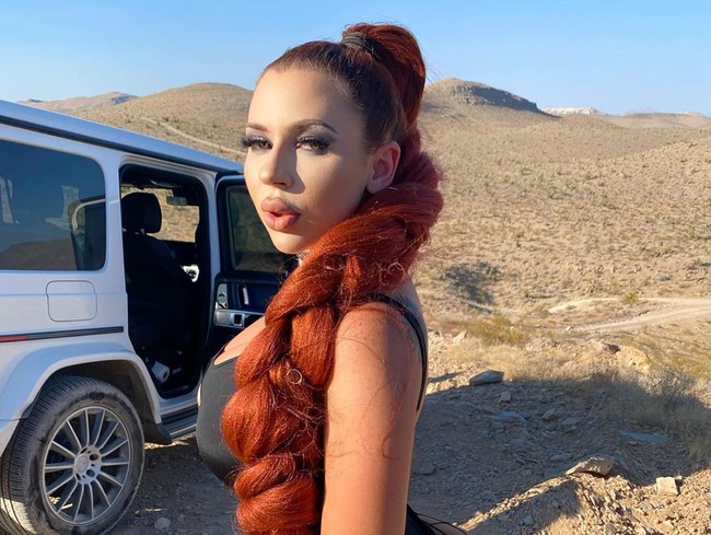 Amanda pun memanfaatkan Only Fans untuk membengkakan rekeningnya. Punya penampilan hasil dari operasi plastik, konten Amanda laris di-subscribe di Only Fans. Foto: Instagram