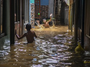 Potensi Banjir Hantui Warga DKI di Tengah Pandemi