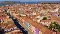 Desa Burano adalah sebuah desa nelayan yang berada di utara Venesia, Italia. Jaraknya sekitar 45 menit dengan menggunakan kapal boat. 