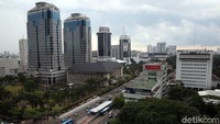 Meski secara tahunan ekonomi nasional berada di zona negatif, Mantan Direktur Pelaksana Bank Dunia ini mengaku angka proyeksi Kementerian Keuangan tidak sedalam proyeksi beberapa lembaga internasional.