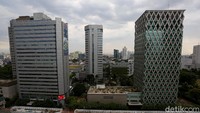 Terkait dengan kondisi perekonomian Indonesia yang di ambang resesi, para ekonom menyarankan pemerintah mengebut realisasi penyaluran stimulus kepada masyarakat, mulai dari bantuan sosial (bansos) hingga bantuan langsung tunai (BLT).