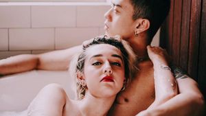 Potret Fabiola, Mantan Istri Reza SM*SH Berendam Bareng Cowok