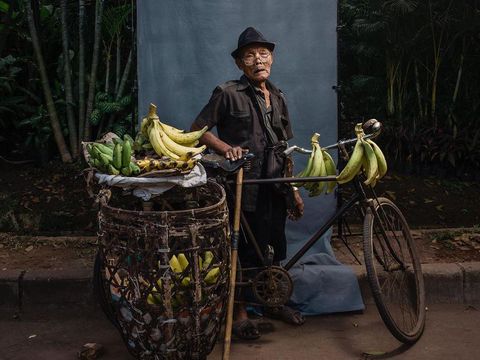 Fotografer Panji Indra Jepret Pesepeda Lewat The Cyclist's Potrait