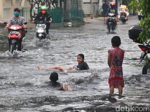 Apakah Banjir Bisa Memperparah Penularan COVID-19?