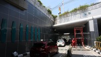 Satu lajur underpuss bahkan sudah bisa dilalui kendaraan.