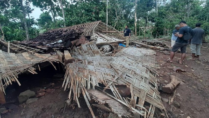 hujan angin di ngawi