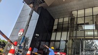 Sebagai catatan, Gedung Merah Putih KPK diresmikan pada Desember 2016 lalu.