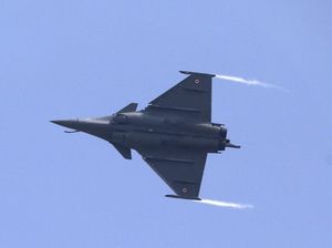 Panas! Balas Serangan Rudal, Pakistan Tembak Jatuh 5 Jet Tempur India