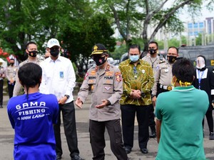Korlantas Peringati Puncak Hari Lalu Lintas Ke-65 Bersama Pengayuh Becak