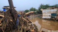 Banjir ini disebabkan meluaonya sungai akibat hujan deras pada Senin (21/9) kemarin.