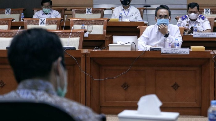 Kemensos Dukung RUU Kesejahteraan Lansia Direktur Jenderal Rehabilitasi Sosial Kementerian Sosial RI, Harry Hikmat menggikuti RDP dengan Komisi VIII DPR. Rapat tersebut membahas RUU Kesejahteraan Lansia.