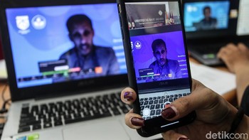 Mendikbud Nadiem Makarim memberi sambutan via daring di acara Orientasi Studi Mahasiswa Baru Universitas Sahid, Jakarta. Nadiem mengatakan bahwa adanya pandemi memberikan hikmah pembelajaran bagi mahasiswa sehingga dapat memicu kreativitas dan inovasi.