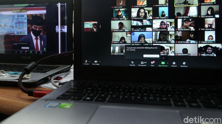 Kini Orientasi Mahasiswa Baru Juga via Online Pandemi COVID-19 membuat Universitas Sahid harus menggelar orientasi mahasiswa baru secara daring, Selasa (22/9/2020). Hal itu dilakukan untuk mencegah penyebaran COVID-19.